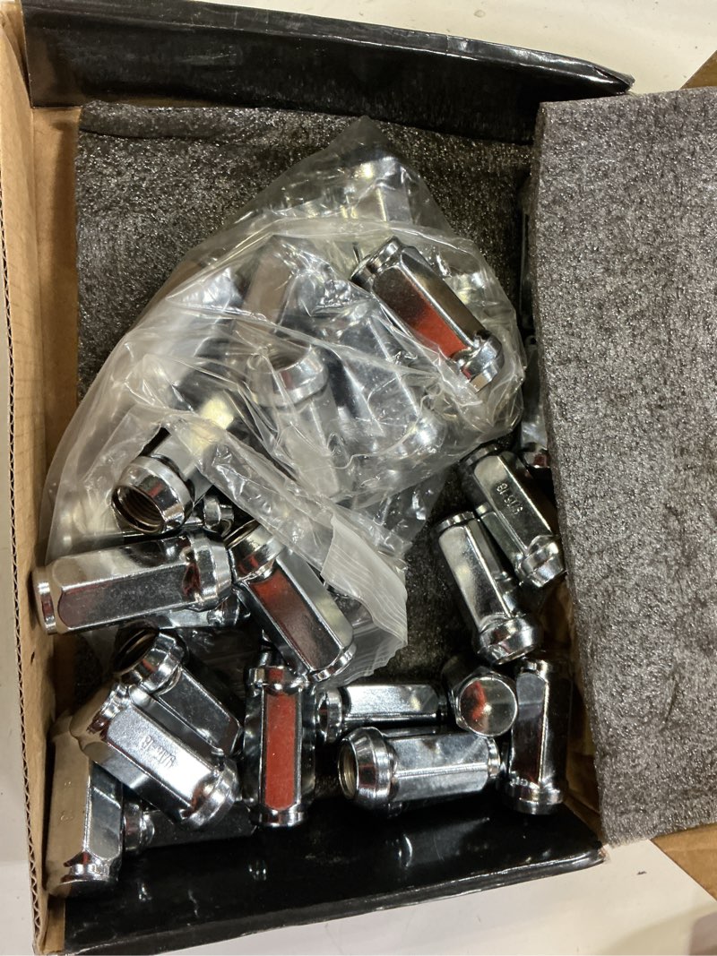 Condition photo showing Good Condition for 9/16-18 lug nuts 32pcs - replacement for 1994-2010 dodge ram 2500/3500, 2002-2010 dodge ram 1500, 1984-1997 ford f250/f350 aftermarket wheel 32pcs chrome closed end lug nuts