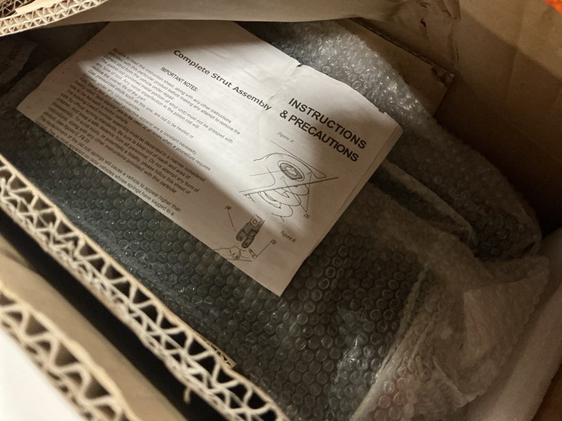 Condition photo showing Good Condition for front strut assembly & sway bar links for 2005-2012 nissan pathfinder, rear shock absorbers replace 171103 4345056 8pcs