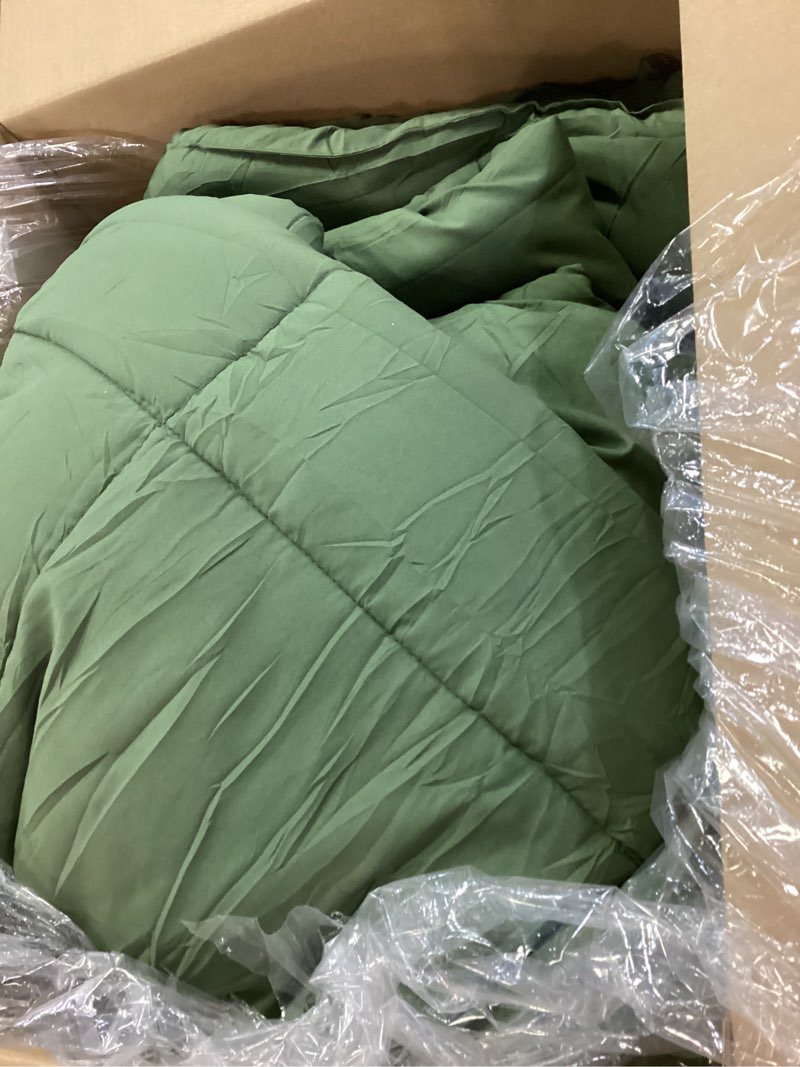 Condition photo showing Good Condition for Bedsure Comforter Duvet Insert - Quilted Comforters Queen Size, All Season Duvet, Down Alternative Bedding, with 8 Tabs, Gifts for Women/Men, Olive Green, Queen 88 x 88 Inches Olive Green Queen