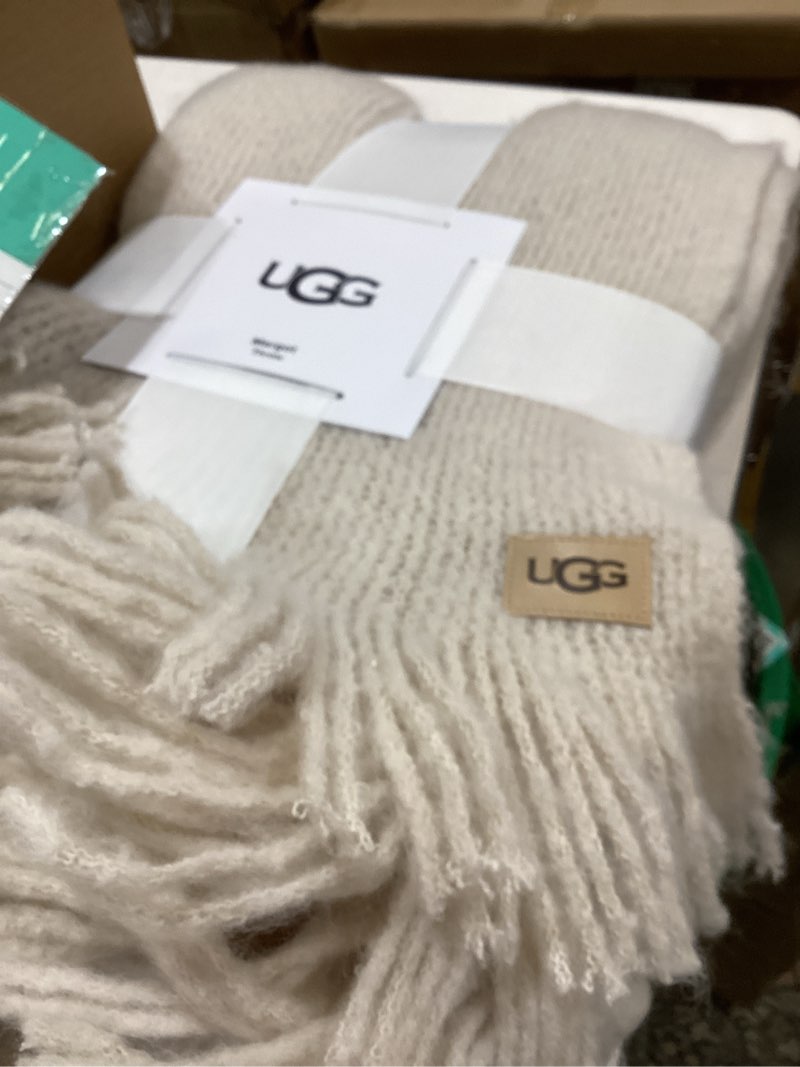 https://lotting-media.assets.bidfta.com/lotting_b9c3d05a-d167-427a-8460-23ff8cd852ae
