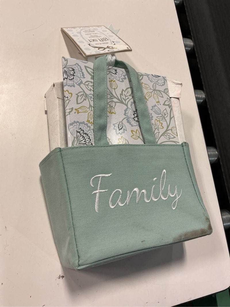Condition photo showing As Is for belle maison floral 2-pc. photo album set with tote with bag, blue floral