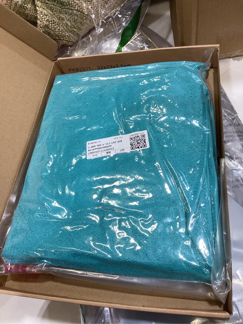 Condition photo showing New/Like New for PiccoCasa 100% Cotton Hand Towels, 2 Pack Thick Face Towel Set Design, Super Soft and Highly Absorbent Hand Towel for Bathroom (Teal, 16 x 30 Inch)