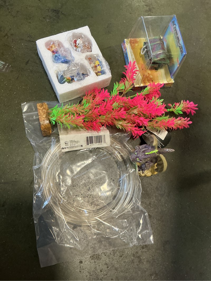 Condition photo showing New/Like New for Assortment Of Small Pet Items,Miscellaneous Small,Variety Of Items Multiple Pieces,5 Pieces total 