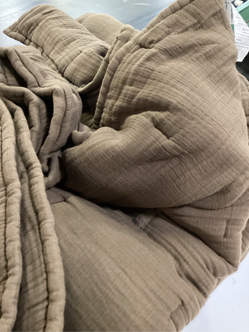 Condition photo showing Good Condition for oversized king duvet covers 98”  king xl 116” x 98 1 piece duvet cover