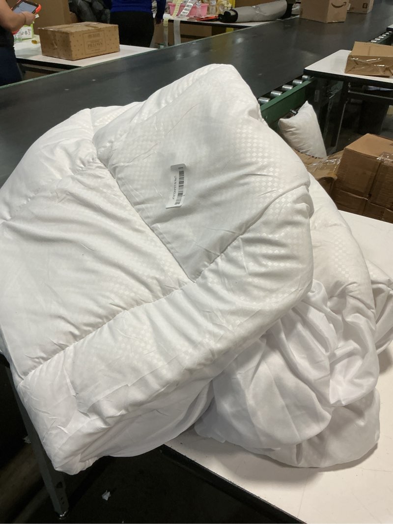 Condition photo showing As Is for MATBEBY King Size Mattress Pad - Cooling Breathable Mattress Topper, Quilted Fitted Mattress Protector, Pillow Top Mattress Cover with 8-21" Deep Pocket, Soft, Machine Washable, White, 78x80 Inches White - Checkered King