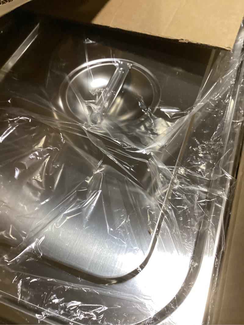 Condition photo showing Good Condition for 1/1 full size commercial hotel pans 4" deep (4 pack), stainless steel steam table pans with lids, anti-jam restaurant food pans for baking, bbq marinating & catering events, oven safe, 4 kitchen tongs full size 4'' deep with lid