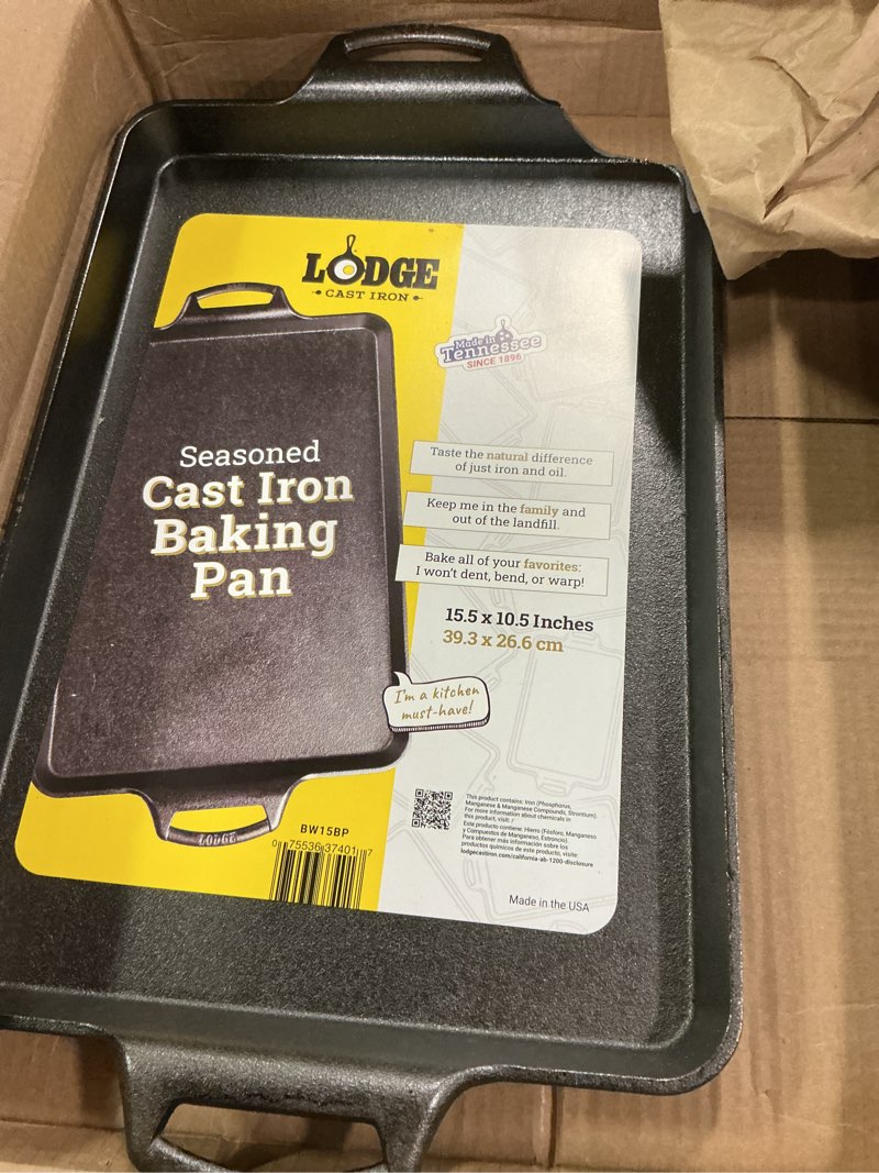 Condition photo showing Good Condition for Lodge 15.5"x10.5" Cast Iron Baking Pan, Black