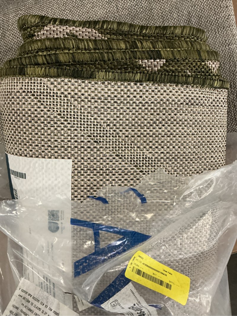 Condition photo showing New/Like New for courtyard green/gray 9 ft. x 12 ft. diamond lattice indoor/outdoor patio  area rug