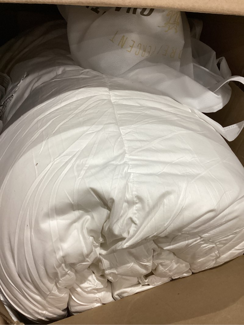 Condition photo showing As Is for l lovsoul organic 75% goose down fiber comforter oversize queen size,850+fp,1200tc,extra fluffy,hotel-luxury ultra soft all season white duvet insert with 8 corner tabs oversize queen(98x98inches) white