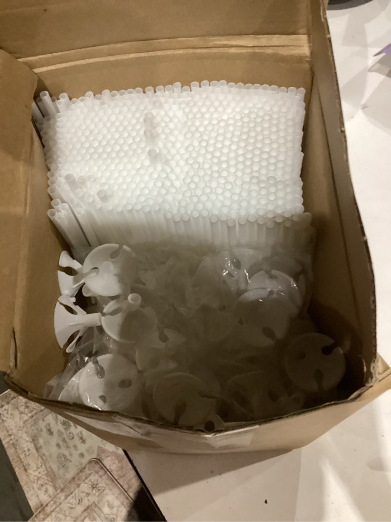 Condition photo showing Good Condition for 600 Pcs Plastic Balloon Sticks with Cups, Reusable Balloon Holder for Balloon Stand Birthday Christmas Party Wedding Anniversary Decoration(White)