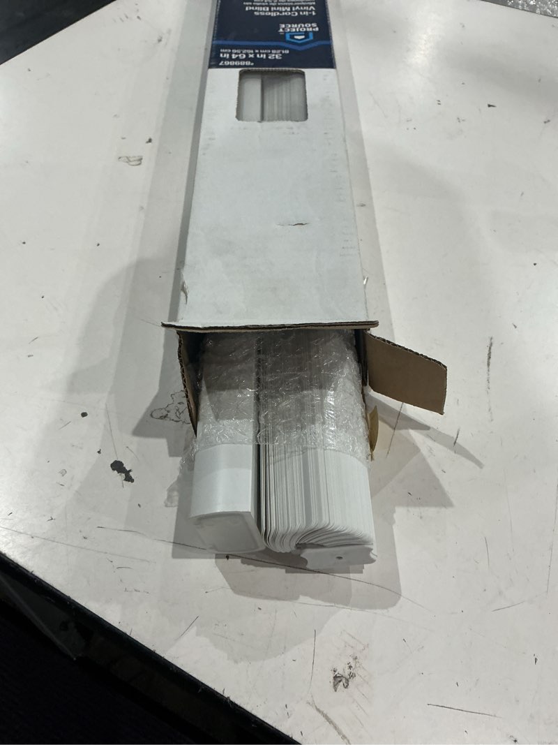 Condition photo showing Good Condition for project source light filtering 1-in slat width 32-in x 64-in cordless white vinyl light filtering mini-blinds