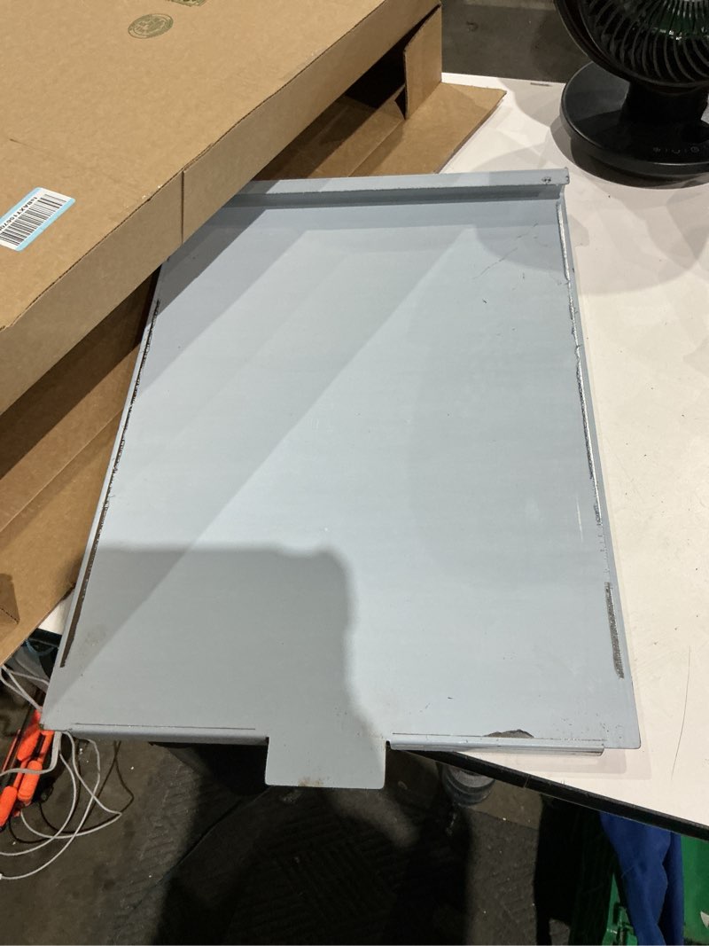 Condition photo showing As Is for morningro commercial deep fryer features a stainless steel inner lid measuring 22"l x 15.35"w to prevent spills, making it suitable for commercial kitchens and fast-food restaurants
