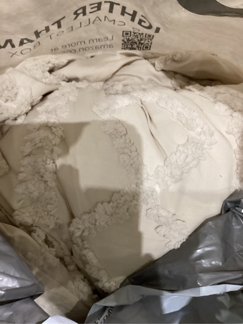 Condition photo showing As Is for bedsure tufted boho comforter set queen size - beige boho bed set, gentlesoft™ 3 pieces farmhouse-style embroidery bedding, gifts for woman, soft jacquard queen comforter for all seasons queen 01 - beige - elegant