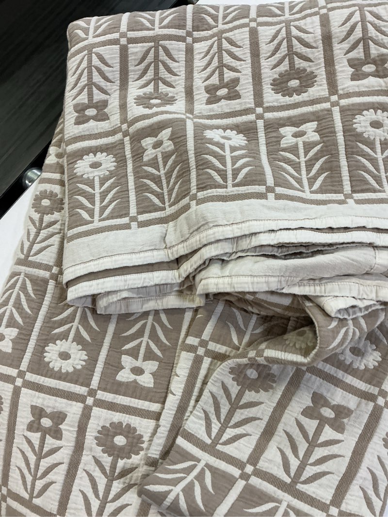 Condition photo showing Good Condition for organic cotton jacquard floral coverlet, toffee, full/queen