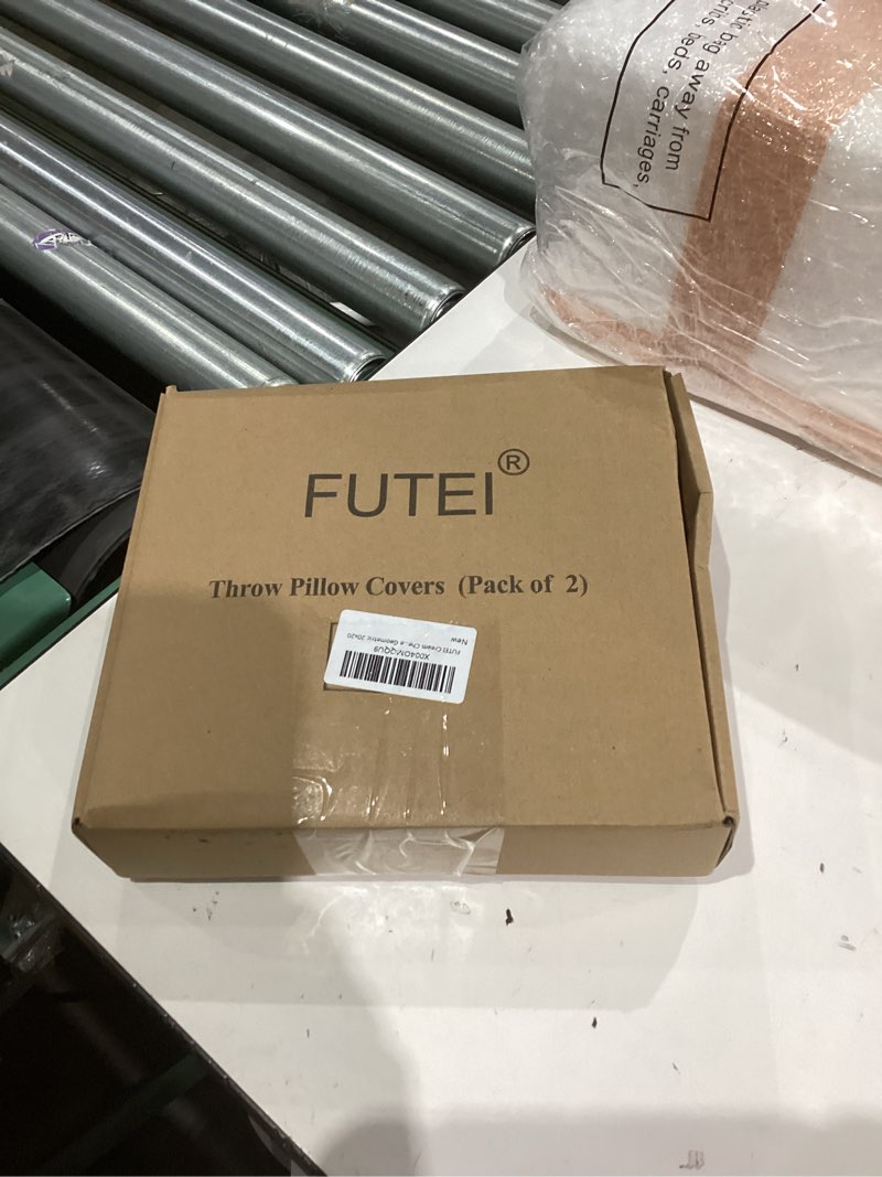Condition photo showing New/Like New for FUTEI Cream Decorative Throw Pillow Covers 20x20 Inch Set of 2,Soft Cozy Chenille Geometric Textured Cushion Case,Home Decor for Couch Bed Living Room Cream 20" x 20" (Pack of 2)