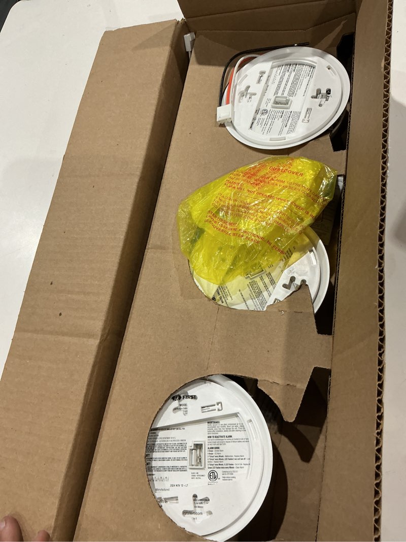 Condition photo showing Good Condition for first alert hardwire combination smoke & carbon monoxide alarm with voice | smco100v-ac, aa battery backup 1-pack precision detection