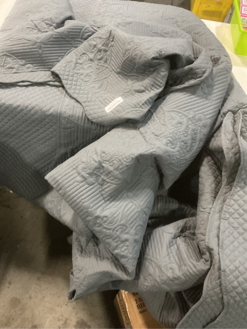 Condition photo showing Good Condition for evenhug oversized king bedspreads california king quilt set with pillow shams extra wide large king size quilts lightweight coverlet bedding sets dark grey 120"x128" dark grey-style b super king (120"x128")