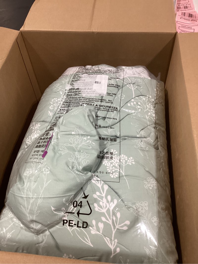 Condition photo showing Good Condition for Bedsure Queen Comforter Set - Sage Green Bed Set, 3 Pieces Cute Floral Bedding, 1 Soft Reversible Botanical Flowers Comforter and 2 Pillow Shams Queen 01 - Sage Green