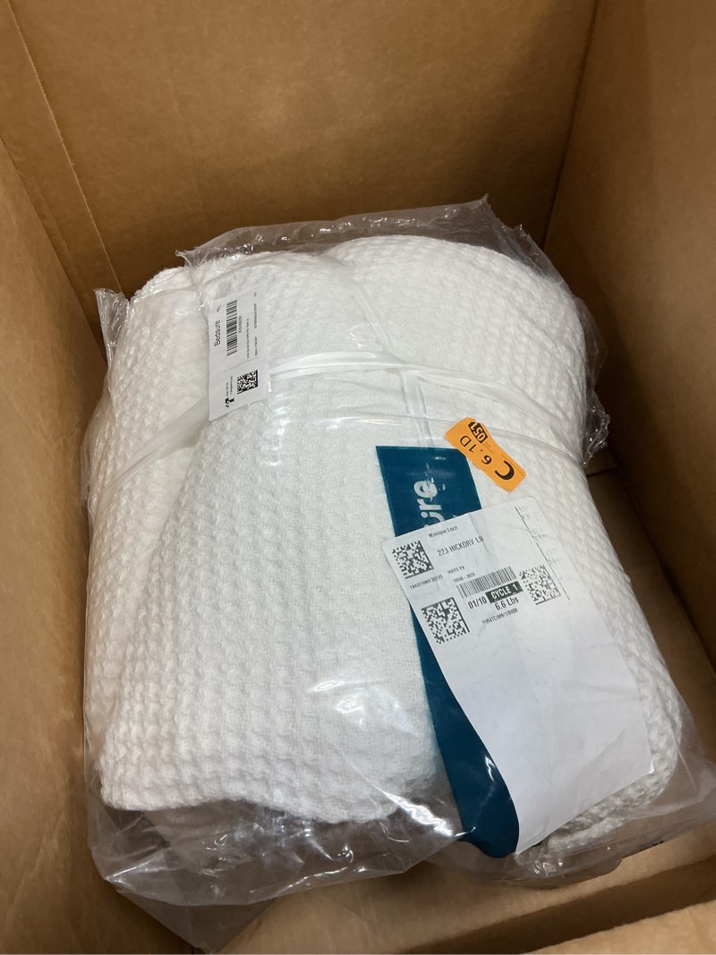 Condition photo showing Good Condition for Bedsure Gentlesoft 100% Cotton Large Blanket Oversized King for Bed - Breathable Thick Waffle Weave Blanket for Summer, Couch Cover, White, 120x94 inches 01 - White Oversized King (120" x 94")