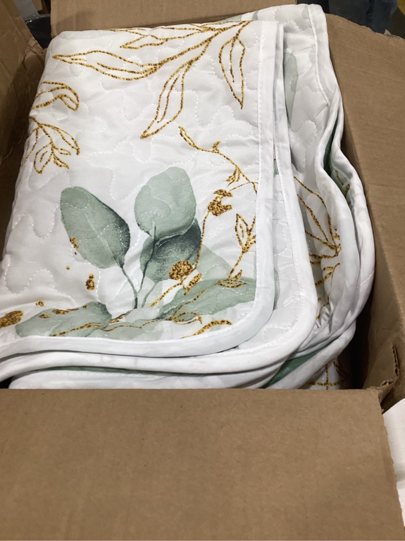Condition photo showing Good Condition for this item appears to be a 3-piece floral quilt bedspread set with a green botanical leaf pattern and gold accents, manufactured by brands such as Anibedding or Becky Cameron