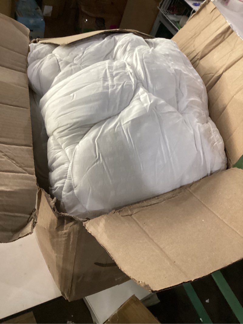 Condition photo showing New/Like New for EASELAND Queen Size Mattress Topper Pillow Top Mattress Cover Quilted Fitted Mattress Protector Cotton Top 8-21" Deep Pocket Extra Thick Mattress Pad (60x80 Inches, White) White Queen