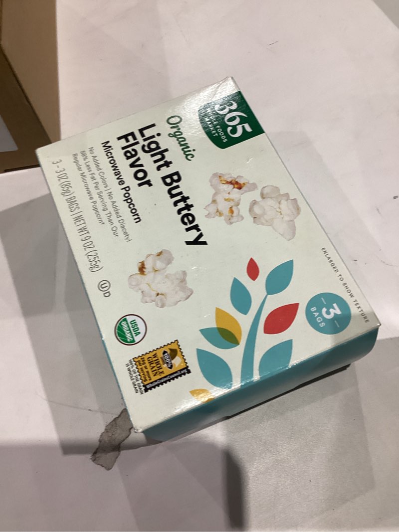 Condition photo showing New/Like New for 365 by Whole Foods Market, Organic Light Butter Microwave Popcorn, 9 Ounce Butter 9 Ounce (Pack of 1)