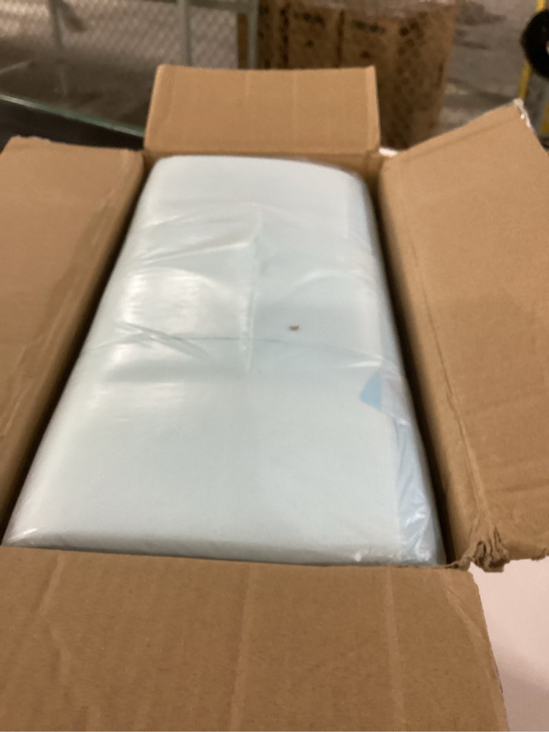 Condition photo showing Good Condition for amazon basics dog and puppy pee pads, 5-layer leak-proof super absorbent, quick-dry surface, potty training, regular (22x22"), 150 count, blue & white