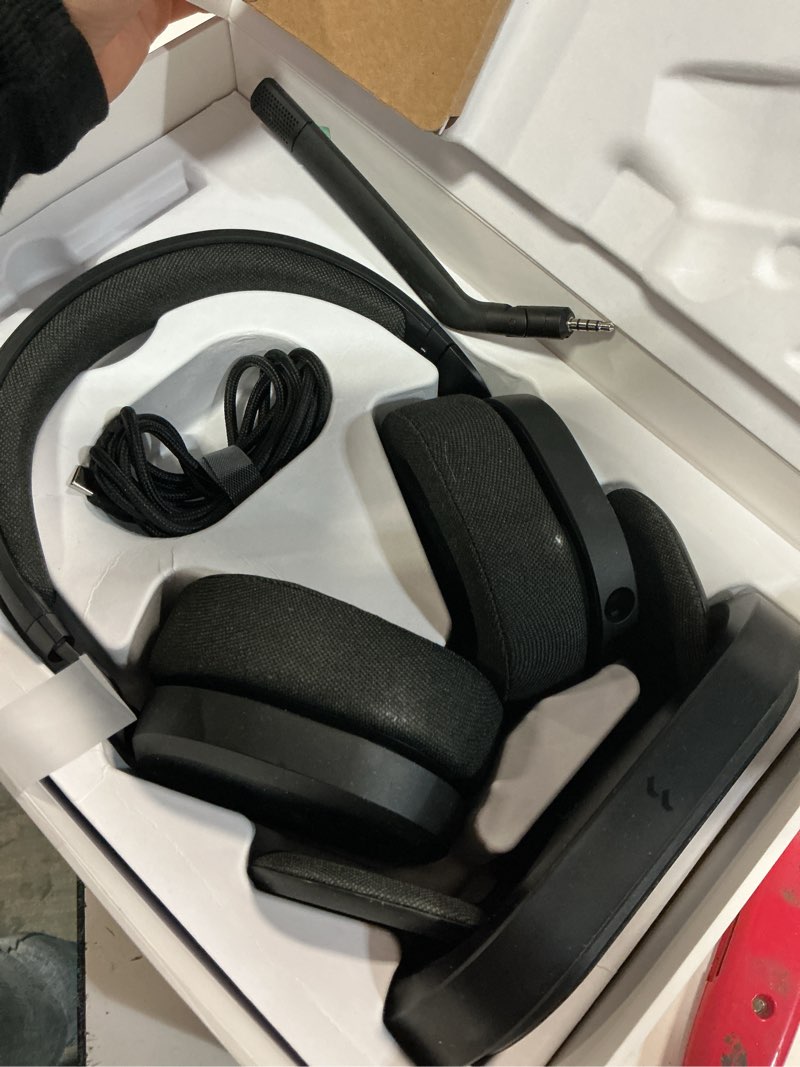 Condition photo showing Good Condition for fractal design scape dark - wireless pc gaming headset - detachable flip-to-mute microphone with noise cancellation - battery life up to 40 hours - configurable ambient lighting - black