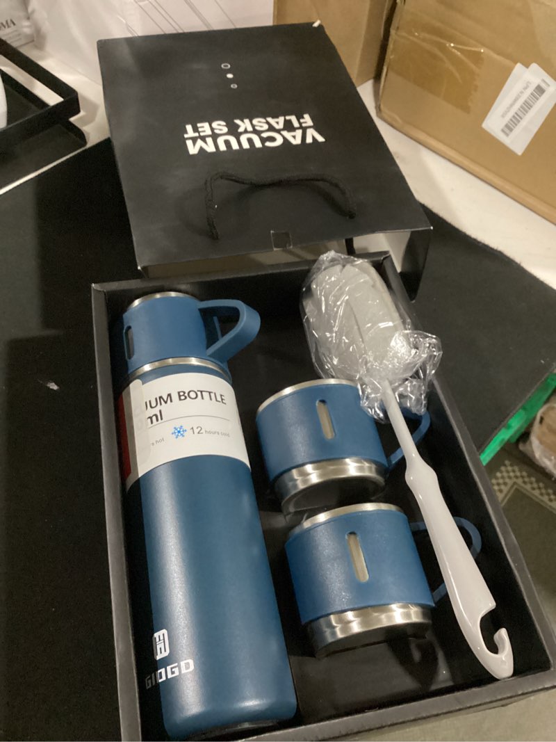 Condition photo showing New/Like New for stainless steel thermo 500ml/16.9oz vacuum insulated bottle with cup for coffee hot drink and cold drink water flask.(blue,set) 16.9 ounces blue (set)