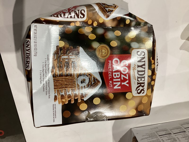 Condition photo showing New/Like New for Snyder cozy cabin pretzel kit
