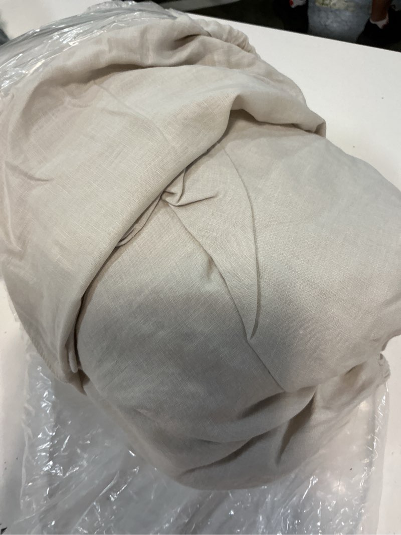 Condition photo showing Good Condition for european linen sheet set, queen, sand
