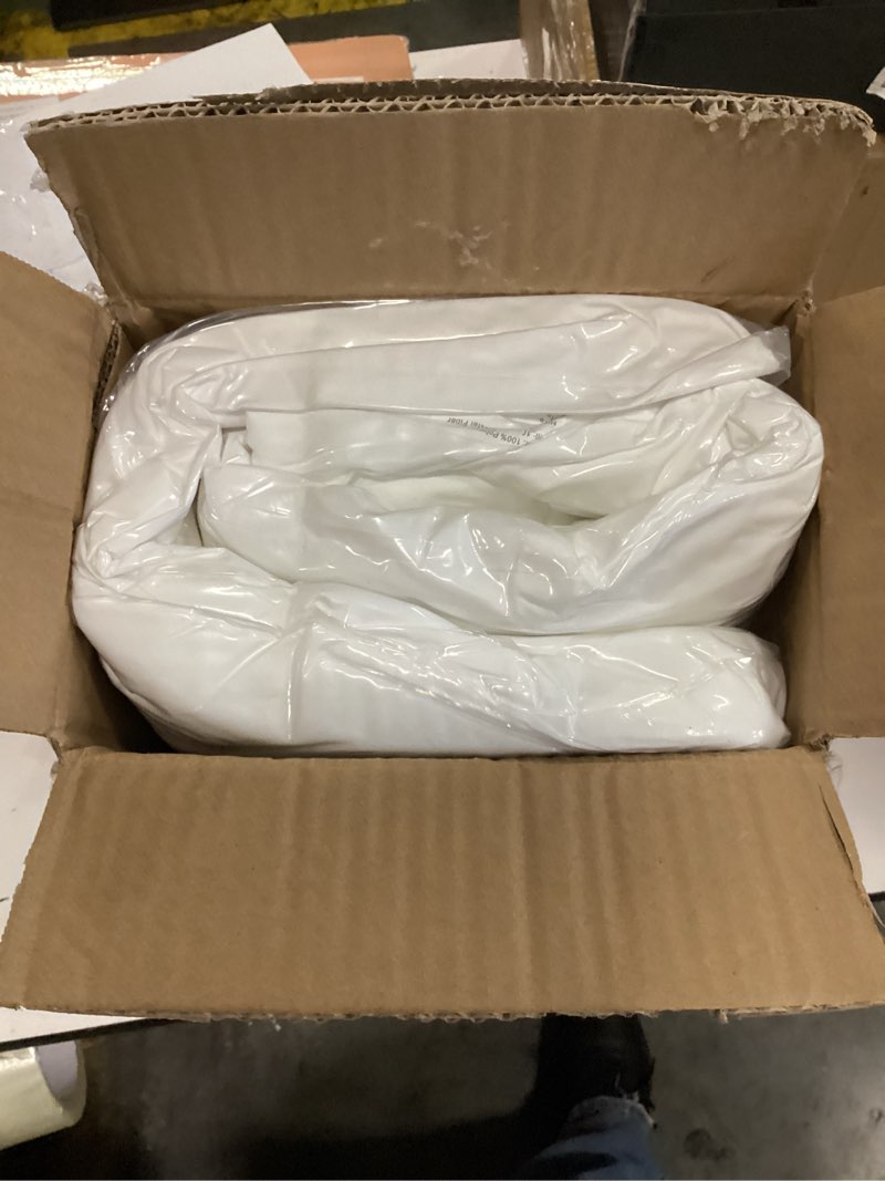 Condition photo showing New/Like New for 20x20 inch decorative throw pillow inserts (set of 2) synthetic down alternative fill - fluffy durable forms for sofa, bed & accent chairs 20 x 20 inch (pack of 2)