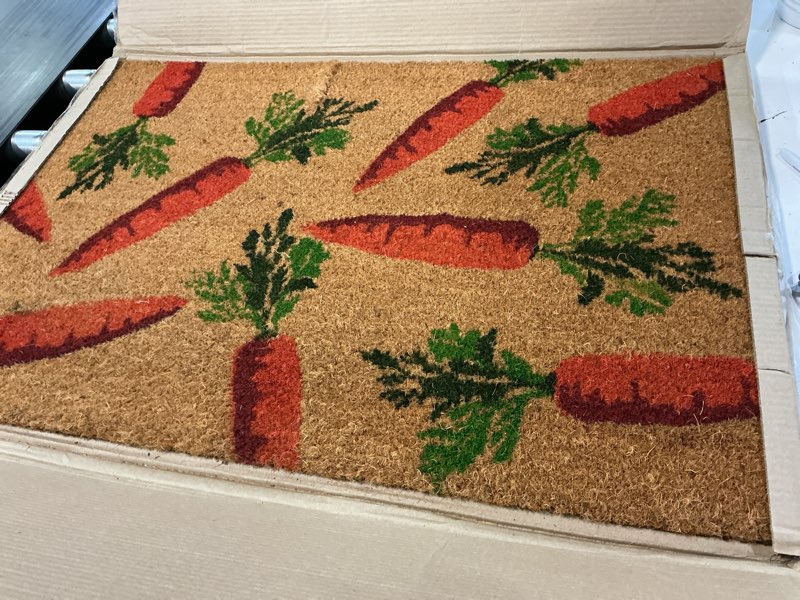 Condition photo showing Good Condition for calloway mills 106661729 carrot patch doormat (multi, 17" x 29" x 0.60") carrot patch 1'5" x 2'5" (rectangular)