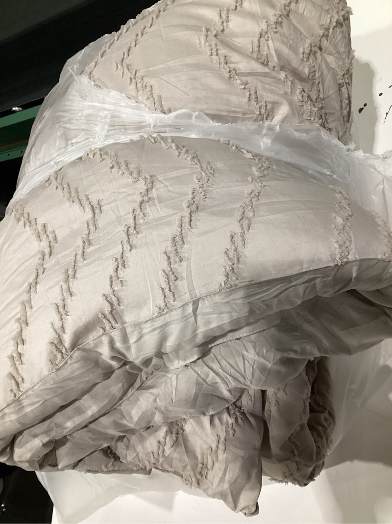 Condition photo showing As Is for Andency Queen Comforter Set Beige, Comforters  Boho Cream Soft Warm Tufted Neutral Bedding Comforter Sets for Queen Bed, 3 Pieces Aesthetic Chevron Farmhouse Cute Bohemian Textured Bed Set\nUSED\nSIMILAR TO STOCK PHOTOS