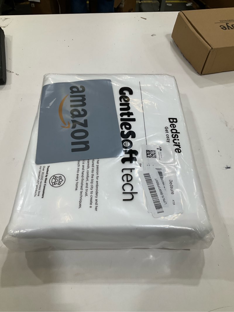 Condition photo showing Good Condition for bedsure duvet cover twin/twin xl size - 2 pieces prewashed cotton-like polyester extra soft bedding set, includes 1 twin duvet cover 68''x90'' with zipper closure & 1 pillow sham, white, no comforter 00 - white (no comforter) twin/twin xl (68" x 90")