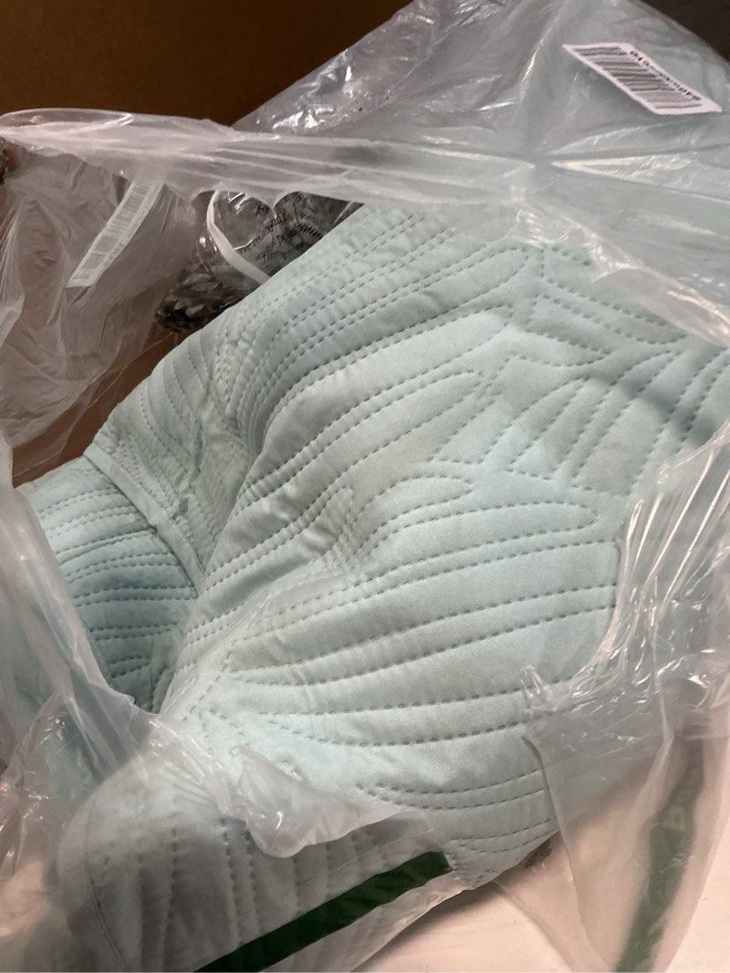 Condition photo showing As Is for Exclusivo Mezcla Queen Quilt Bedding Set, Lightweight Aqua Blue Quilts Queen Full Size for All Seasons, Soft Microfiber Bedspreads Coverlets Bed Cover with Leaf Pattern, 3 Piece Light Blue Queen (90''X96'')