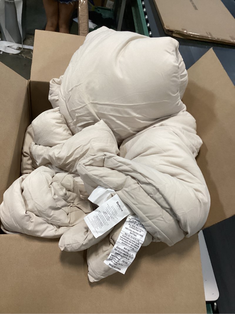 Condition photo showing Good Condition for bedsure oversized king comforter set, beige soft prewashed bedding for all seasons, 3 pieces gentlesoft™ bed set, 1 lightweight comforter (120"x98") and 2 pillowcases (20"x36")