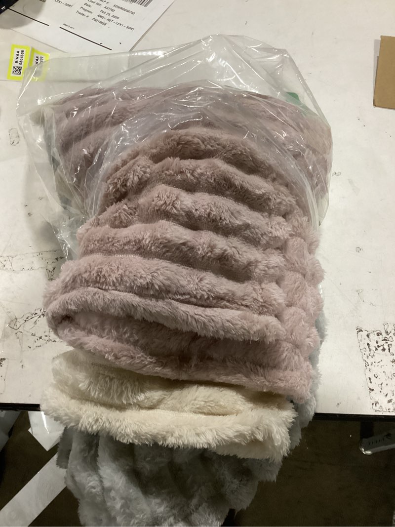 Condition photo showing Good Condition for LINENLUX 1 Pack 3 Soft Dog Blanket Washable Warm Fleece Cat Blankets for Pet Puppy Fluffy Calming Flannel Beige/Pink/Grey Medium Beige/Pink/Grey 30x20 inches (pack of 3)