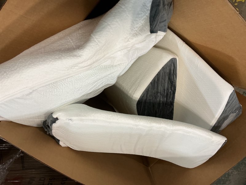 Condition photo showing Good Condition for 4-piece support wedge pillow set with high density foam