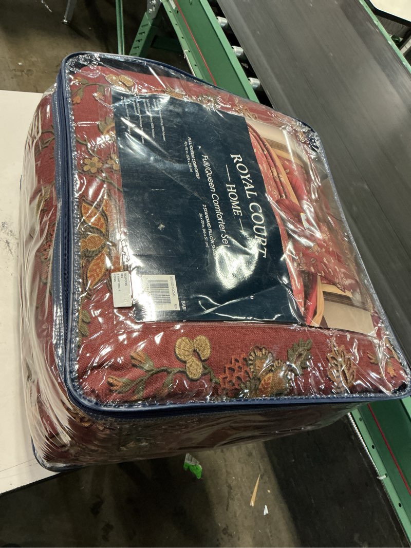 Condition photo showing Good Condition for bari red polyester full/queen 3-piece comforter set