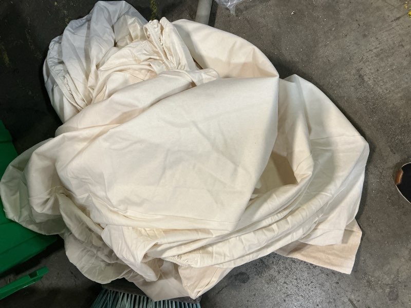 Condition photo showing Good Condition for organic waterproof mattress protector color: natural(queen)