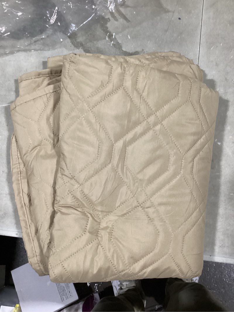 Condition photo showing Good Condition for (similar to)100% cotton blanket large 50\"x 70\", 6 layers muslin blankets, cooling and soft throw blanket for bed and couch, breathable quilt bedspread, gauze bedding for adults, oatmeal, beige linen 01 - beige large throw(50\" x 70\")