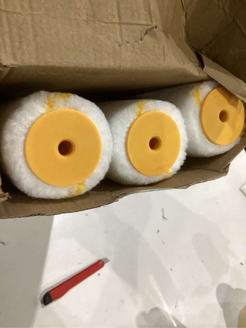 Condition photo showing Good Condition for voomey 18 inch paint roller covers, microfiber paint roller cover, suitable for various large-scale scene painting, such as walls, ceilings, etc (pack of 3,1/2" nap) 18ichh 3pcs