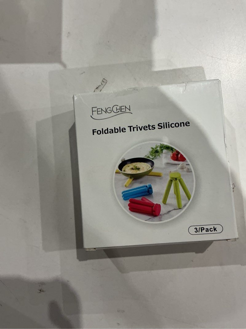 Condition photo showing New/Like New for 3/Pack Foldable Silicone Trivets, FENGCHEN Folding Trivets, Non-Slip Collapsible Cross Compact Design Expandable Silicone Pot Holder,Green
