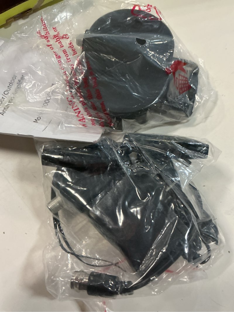 Condition photo showing Good Condition for onn indoor/outdoor antenna amplifier signal booster