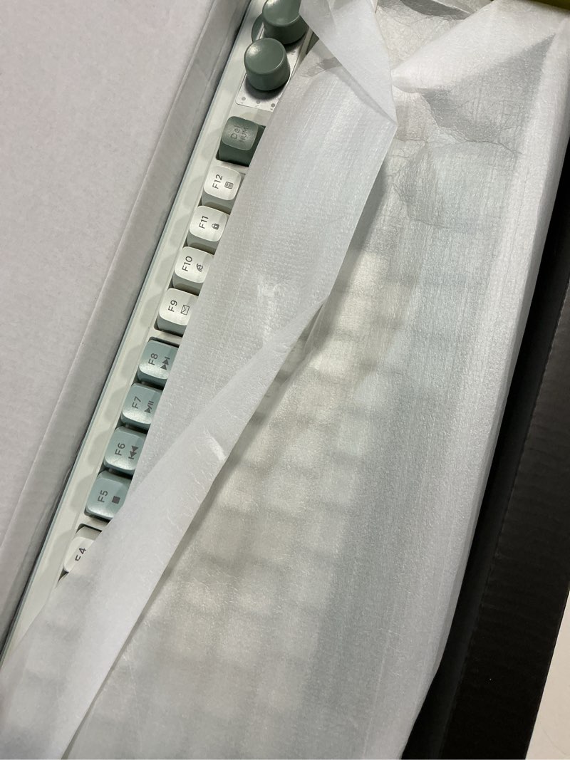 Condition photo showing Good Condition for solakaka sk90-75% wireless keyboard, cute creamy gaming keyboard with number pad, tri-mode bt5.0/2.4g/usb-c, media knob, rgb backlit, quiet keys silent office keyboards for pc mac sk90 - wireless green/white
