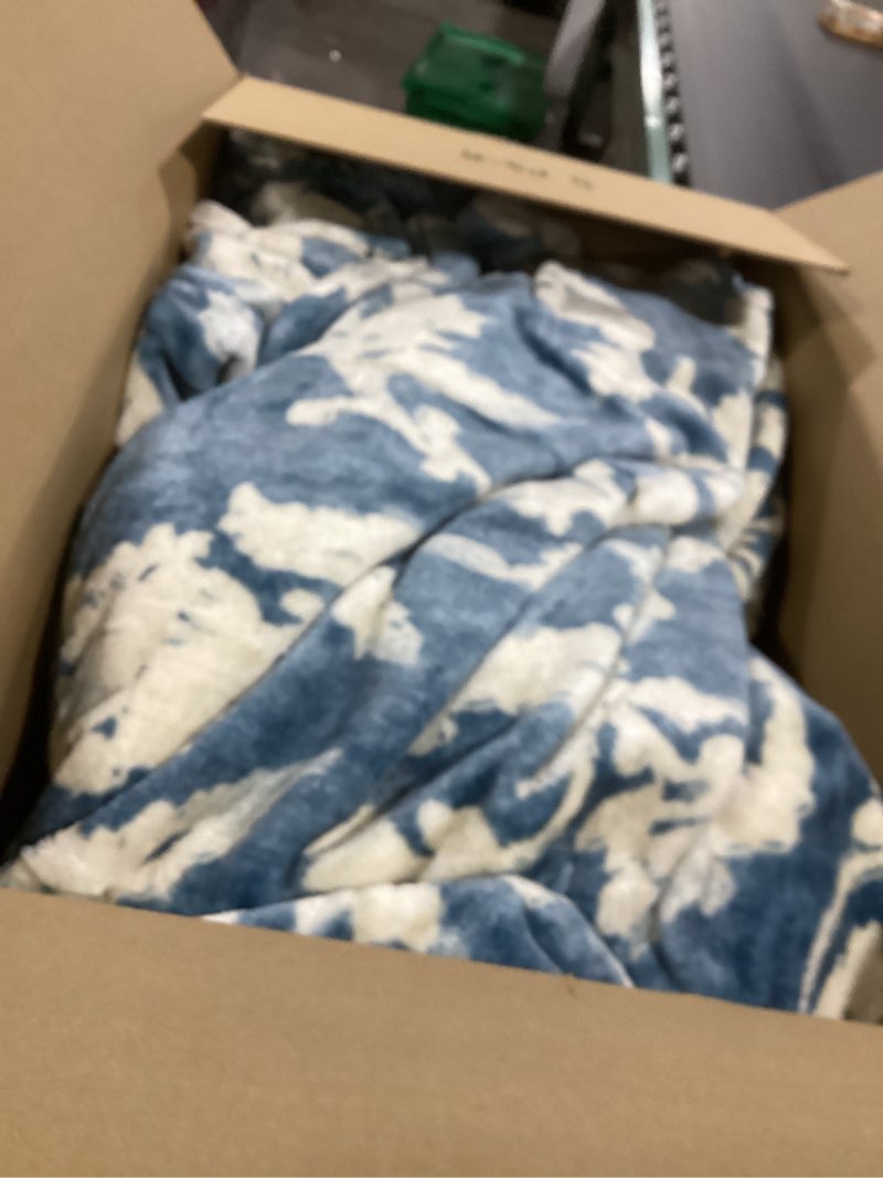 Condition photo showing Good Condition for (SIMILAR TO STOCK PHOTO)Checkered Blanket Flannel Throw Blankets Soft Cozy Checkered Grid Print Chessboard Gingham Pattern Throws for Bed Sofa Couch for All Seasons, 50x60 Inch, Blue