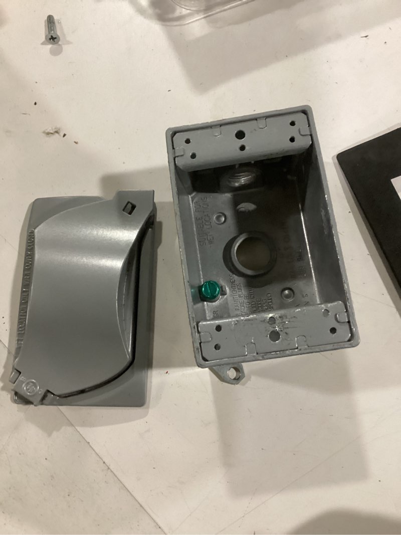 Condition photo showing New/Like New for sigma engineered solutions 1 -gang rectangle gray metal weatherproof electrical box cover item #109343 | model #14147