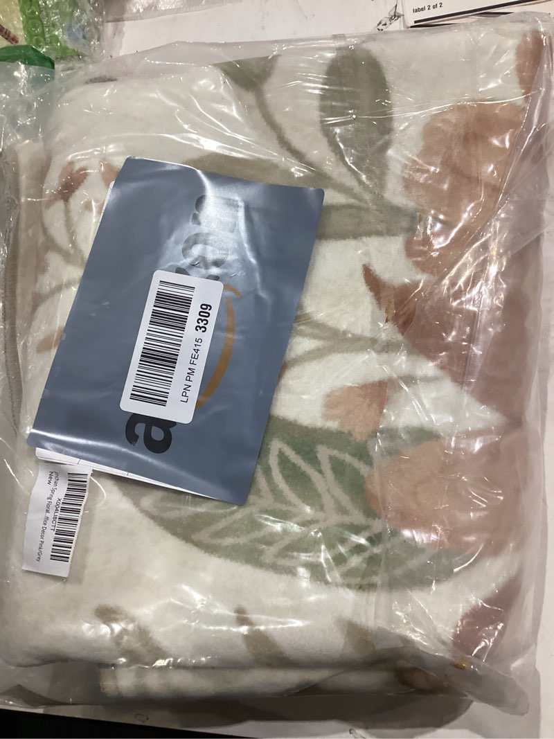 Condition photo showing Good Condition for jinchan 4ft Round Floral Area Rug for Entryway - Washable Soft Non-Slip Flower Rug Circle 4' Round Accent Rug for Living Room Bedroom Dining Room Coral Pink on Beige 4' (Round) Floral Coral Pink