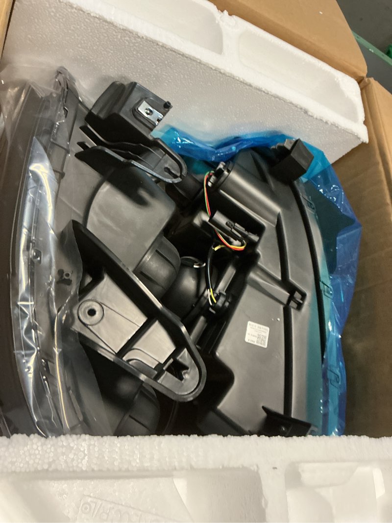 Condition photo showing Good Condition for headlight assembly for chevy colorado 2015 2016 2017 2017 2019 2020 2021 black housing amber reflector clear lens driver and passenger side